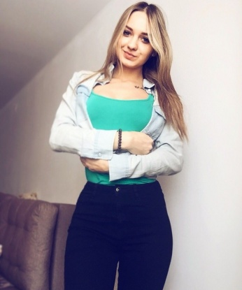 Моя опытность поможет нам исследовать все твои фантазии и доставить незабываемые моменты удовольствия. У меня есть красивые фото, чтобы ты мог оценить мою привлекательность. Со мной ты почувствуешь полный комфорт и расслабление. Я могу предложить тебе широкий спектр услуг, от массажа до эротических игр. Мои клиенты всегда остаются довольными и готовыми вернуться ко мне снова. Жду тебя в Москве для незабываемого встречи. 💋 15568, 1997 лет